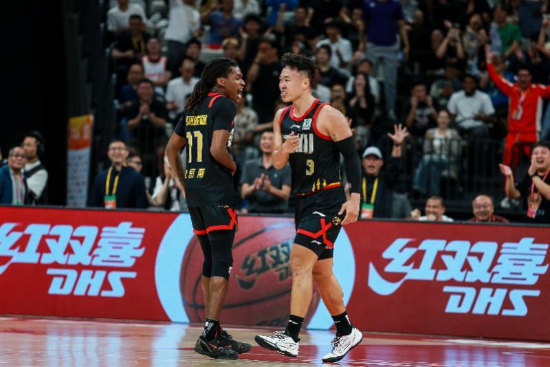逆境淬煉終破局！深圳男籃時隔三年挺進CBA季后賽四強