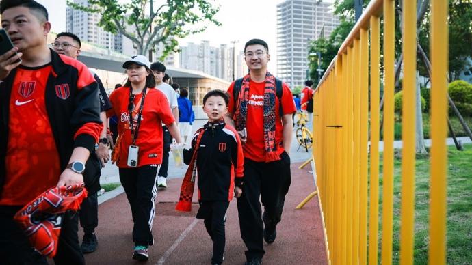 只是一場足球賽，為何價值高達 1.35 億元??？