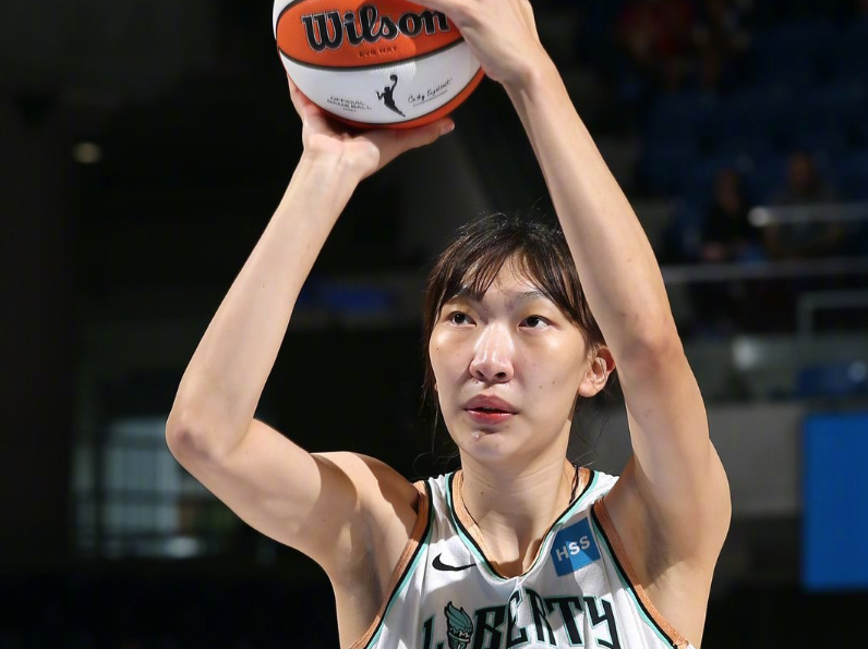 WNBA中國德比：韓旭6+2+2三分完勝李月汝0+1 自由人慘負飛翼