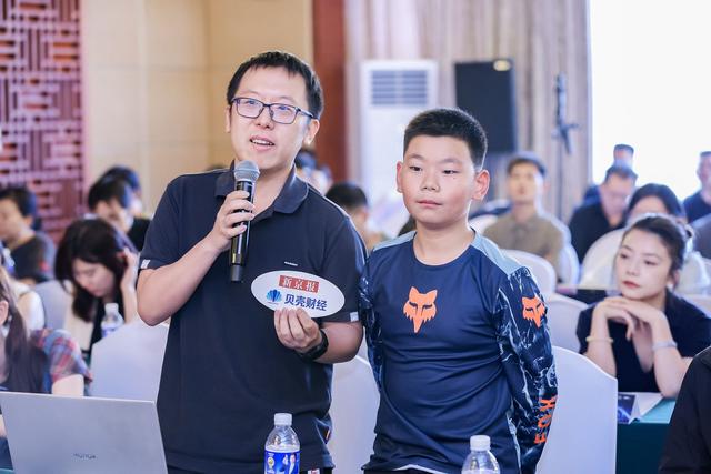 張雪回應9歲機車少年：推廣青少年賽事需要榜樣的力量，將拿出200萬元資助青少年車手