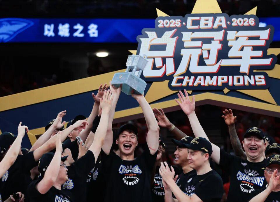 CBA動態更新！北京內線中鋒主動另尋出路，下賽季北京主帥三選一，山東男籃2核心頂薪續約，4人官宣離隊
