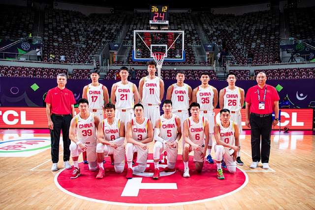 中國男籃VS澳大利亞！楊瀚森回歸首秀，搭檔王俊杰，CCTV5直播