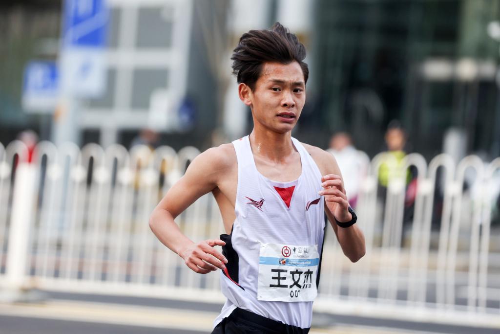 王文杰再破萬米國家紀錄，此前曾刷新國內男子半馬最好成績
