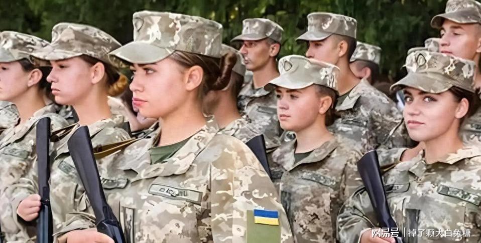 烏”亞速營”俘虜招供：烏軍女兵不是戰斗英雄，而是”后方妻子”
