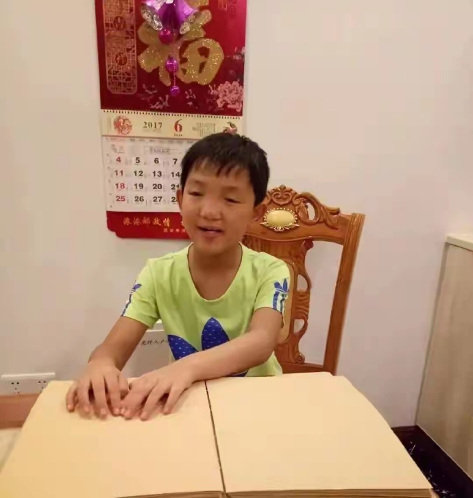 6歲時慘遭伯母傷害失明，“山西挖眼案”受害男孩郭斌高考721分