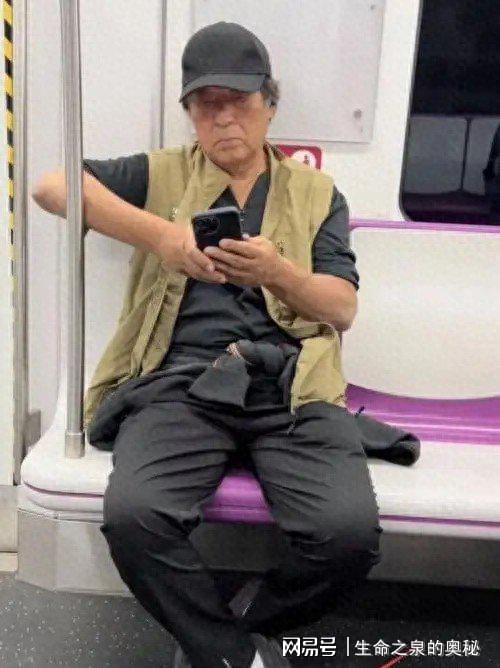 萬萬沒想到，折騰半生傾家蕩產的牛群，被美國畢業的兒子這樣對待