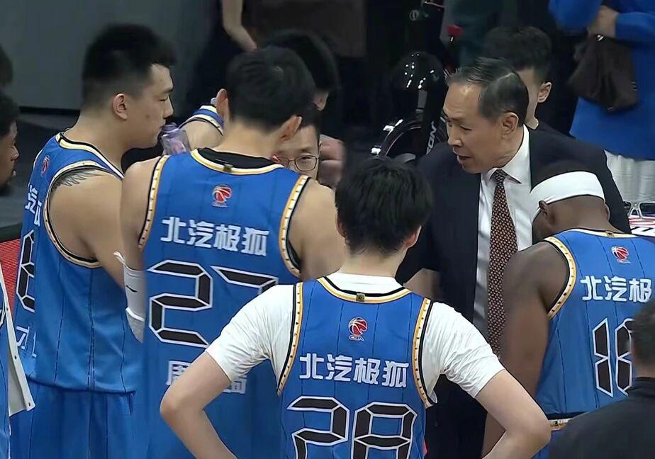 北京男籃鋒線補強失敗，北控男籃管理層變天，徐杰前往洛杉磯特訓